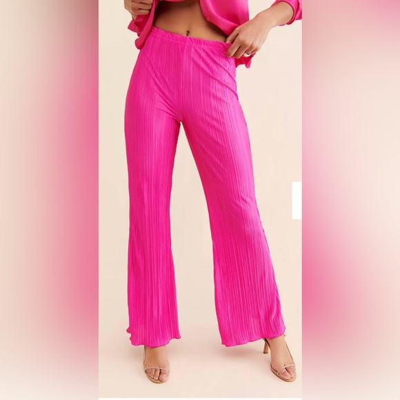 Good American Always Fit Plisse Pants - Picture 2 of 7